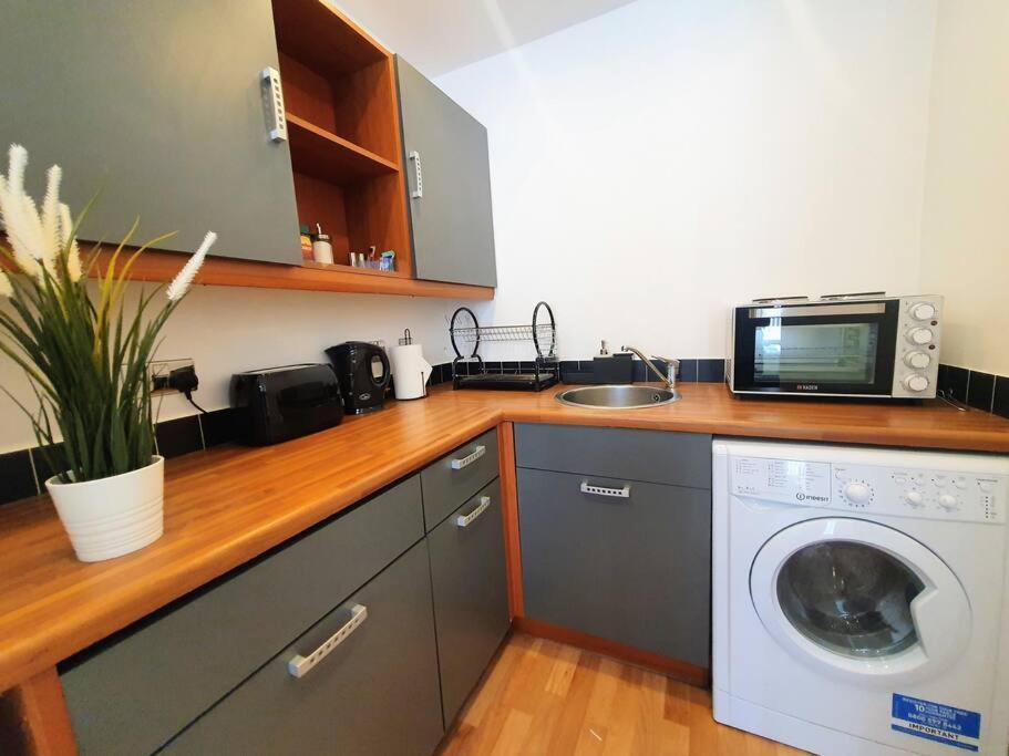 Contemporary Modern Studio Apartment - City Centre Birmingham Exteriör bild